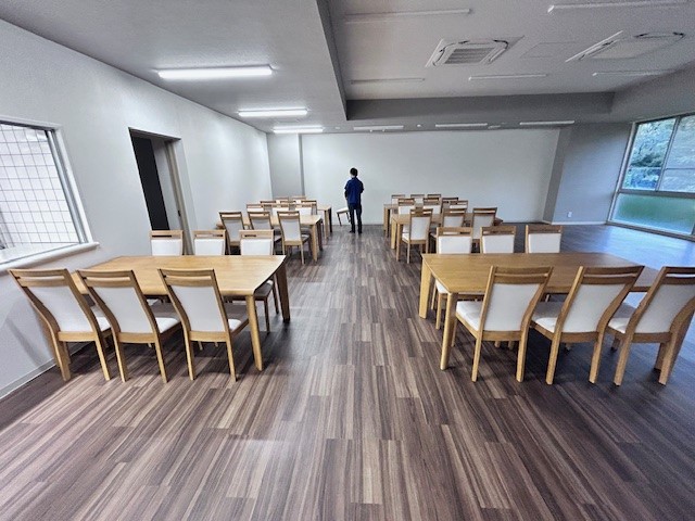 新社屋の食堂と社員寮の家具を納入いたしました！